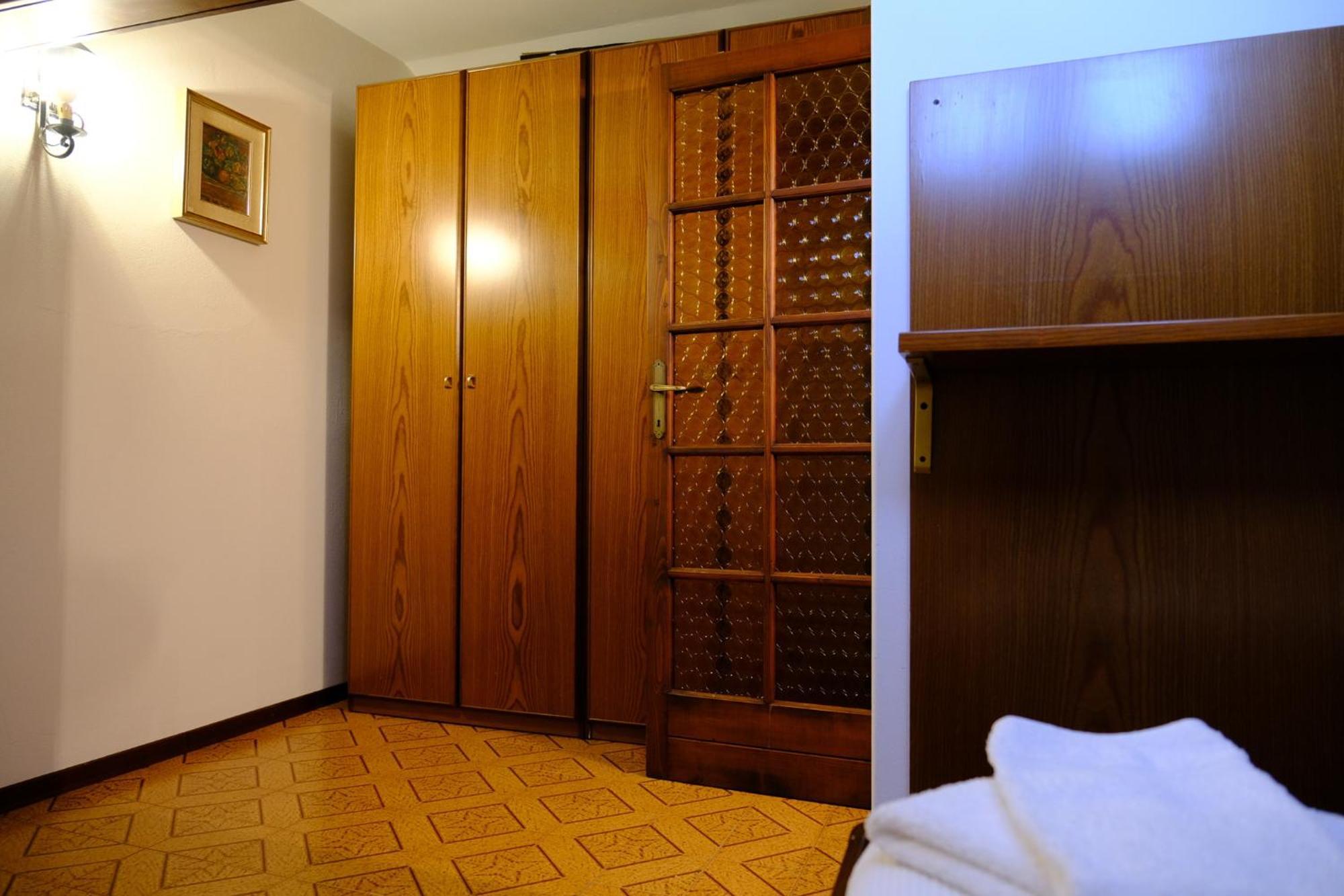 瓦伦纳La Casa Dei Perci公寓 外观 照片